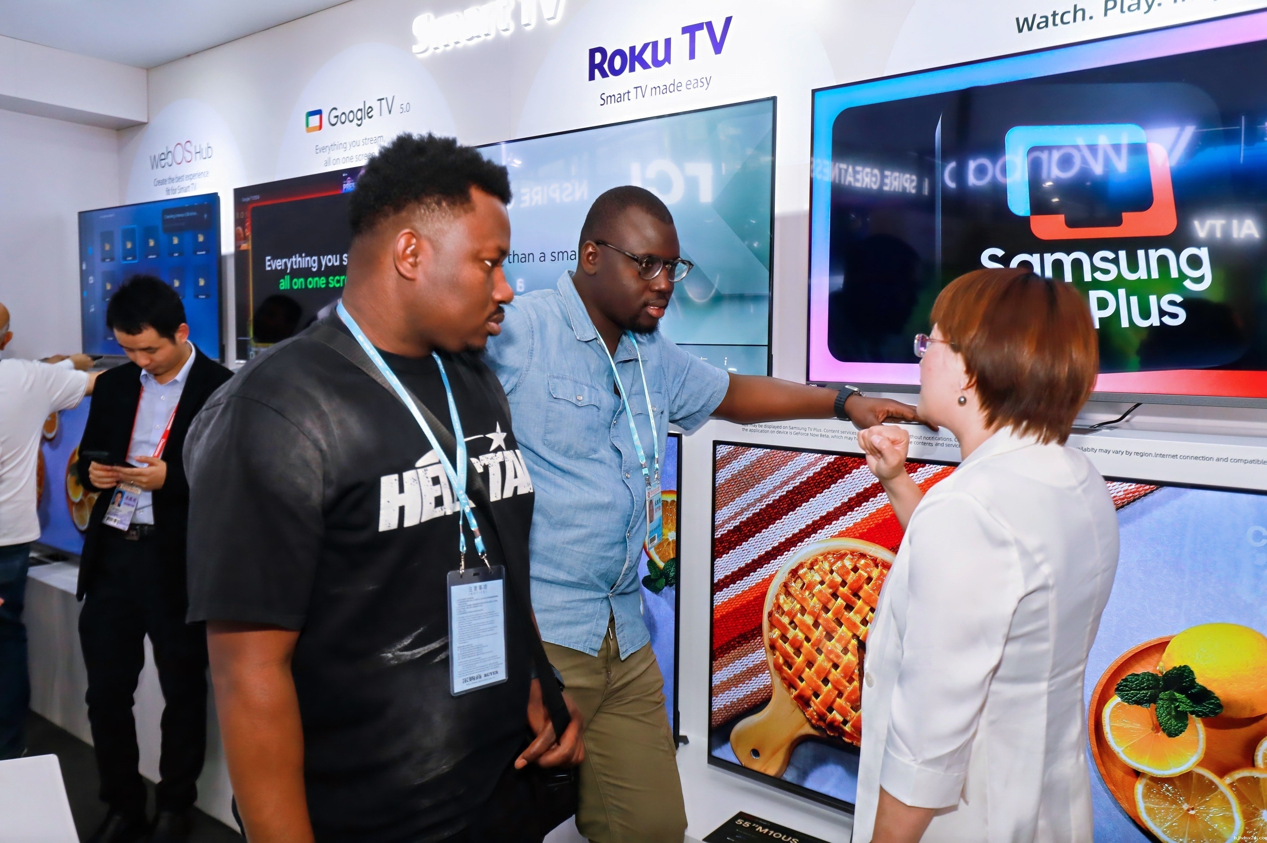 广交会观察:央视新闻关注长虹乘“贸易之桥”拓展全球市场 广交会观察:央视新闻关注长虹乘“贸易之桥”拓展全球市场