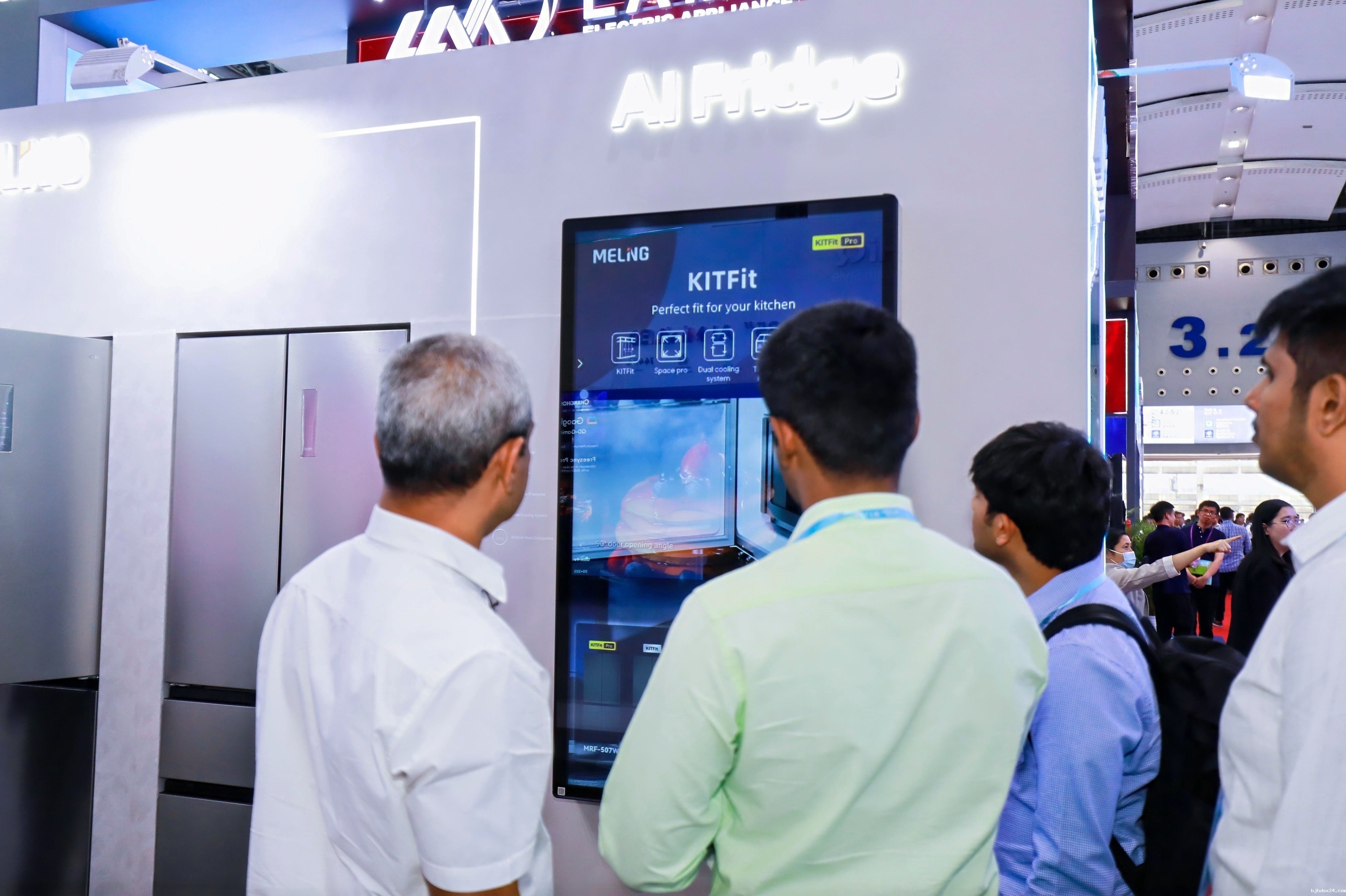 广交会观察:央视新闻关注长虹乘“贸易之桥”拓展全球市场 广交会观察:央视新闻关注长虹乘“贸易之桥”拓展全球市场