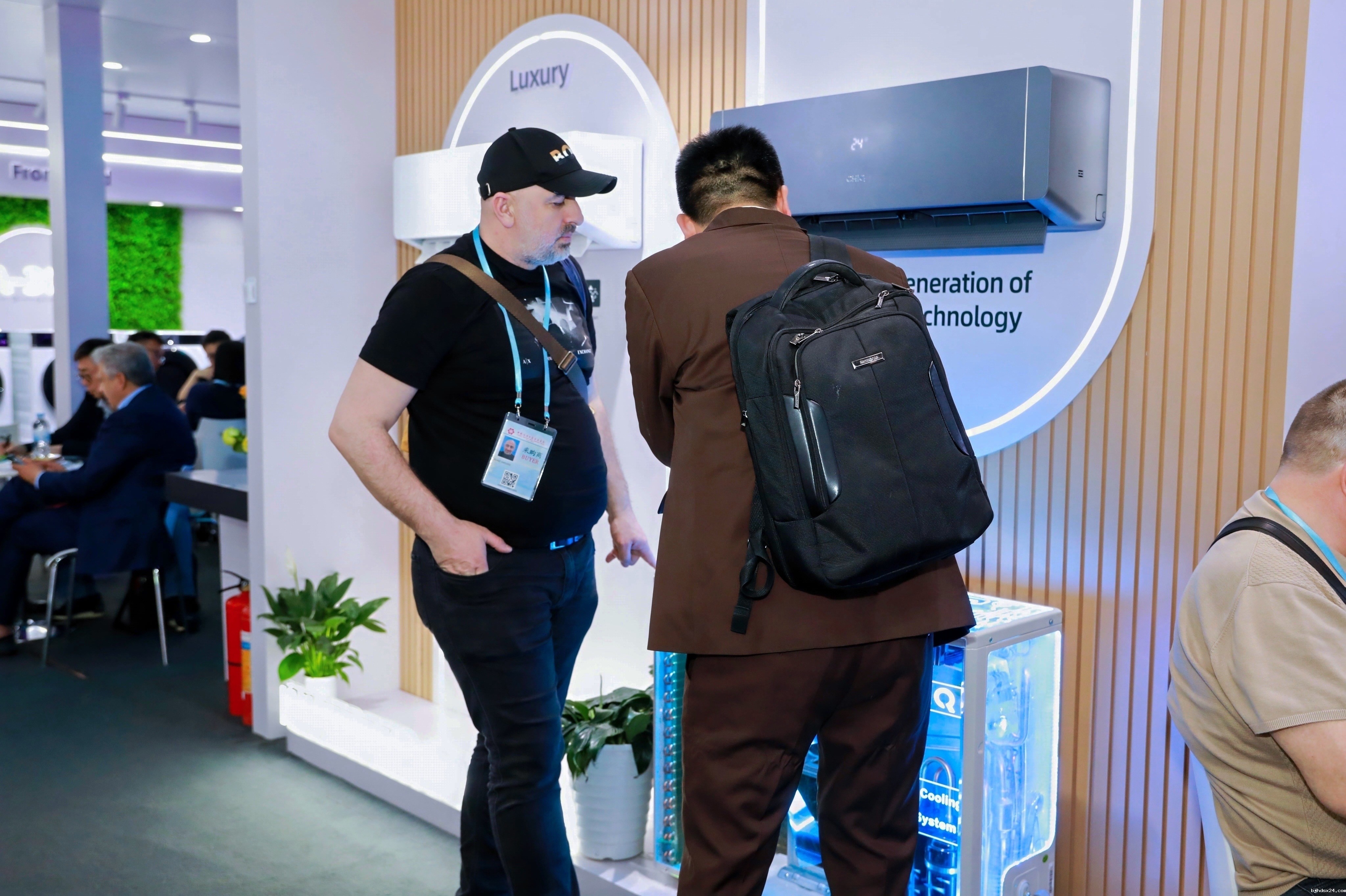 广交会观察:央视新闻关注长虹乘“贸易之桥”拓展全球市场 广交会观察:央视新闻关注长虹乘“贸易之桥”拓展全球市场